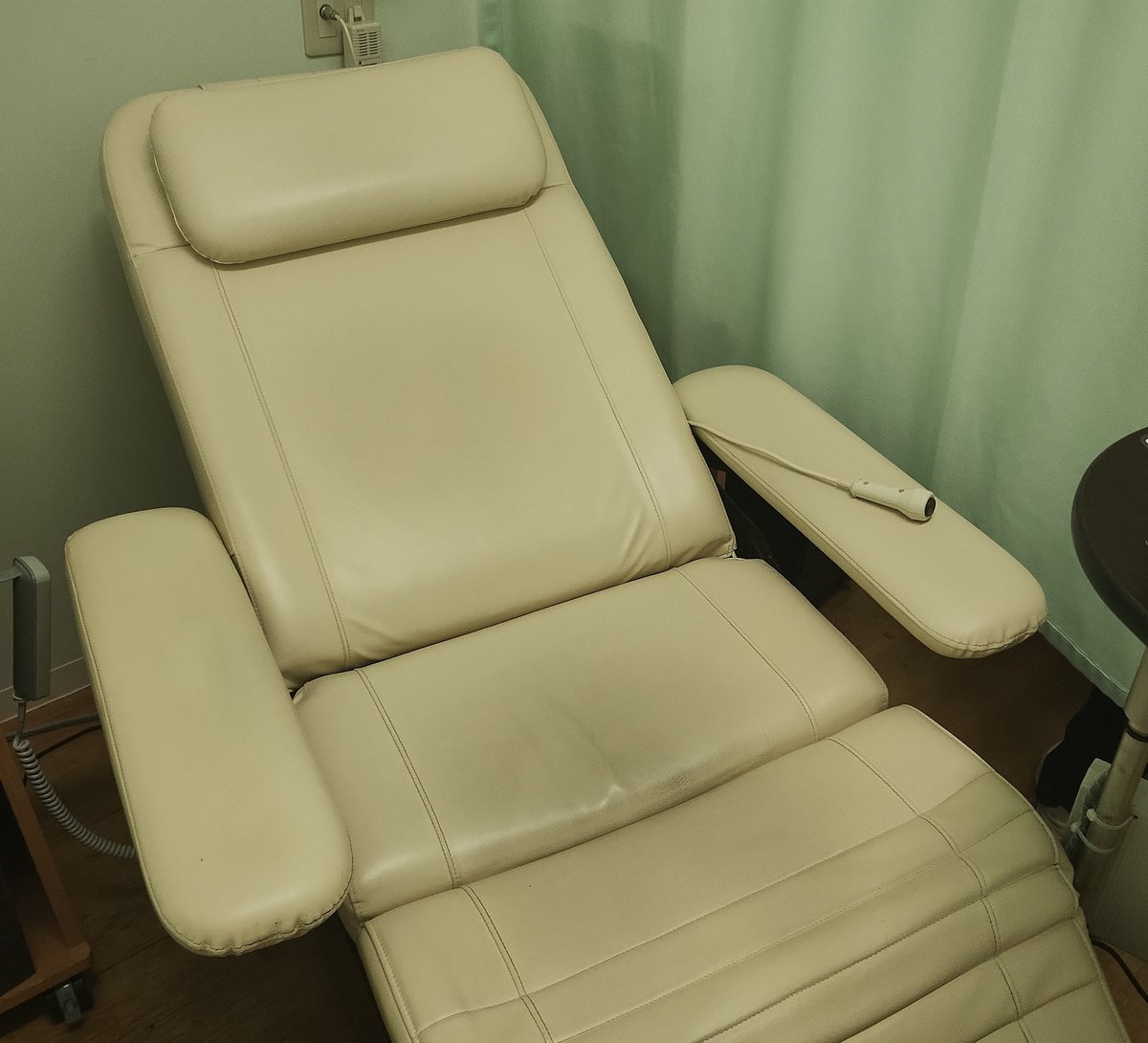 ACE57247582's tweet photo. 今日の投薬は🛏️ではなく💺みたい🙄
ラクチン😆

#スキルス胃がん https://t.co/9kW7PZ6nkT