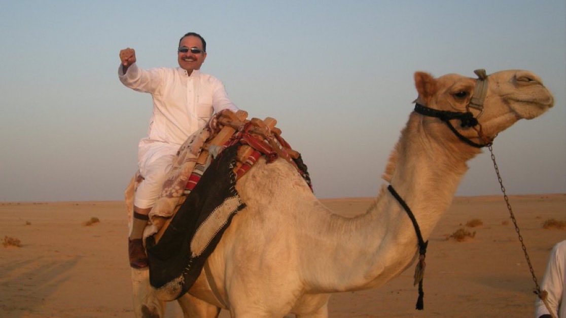 SouedQ's tweet image. #البدوي الدكتور حزام بن سعود #السبيعي ، وهو الذي صنع أعظم برنامج ( أبشر ) ووضع خوارزميات الشبكة لخدمة دينه ووطنه مما جعله من أقوى برامج حوكمة الدول في العالم. وارتحنا من معاناة المراجعات ولله الحمد والشكر