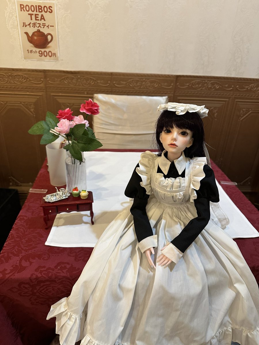本日はドールさんのプチフォトスポットを作ってみました。

お席ゆとりございますので、ぜひご来店お待ちしております。

お電話にてご予約も承っております。

18時以降は、
・ハヤシライス
・ビーフシチュー
・鳥のクリームシチュー
ご提供可能でございます。