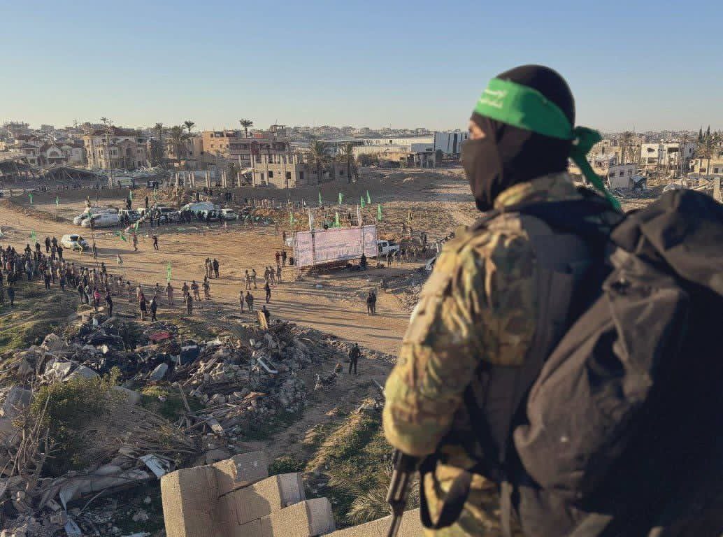 پوری دنیا کی طاقتیں ان کے خلاف تھیں۔۔
ان کے بھائیوں نے ان کو دھوکہ دیا۔۔
انہوں نے ایسی ایسی ازمائشوں میں صبر کیا کہ جو پہاڑ کو ریزہ ریزہ کر دیں۔۔ 
مگر اللہ نے ان کو سرخرو کیا۔ یہ استقامت سے عسقلان کے رباط میں ڈٹے رہے۔۔ سیدی رسول اللہ کی بشارتوں کے حقدار ٹھہرے۔۔۔ اللہ نے ان کی لاج