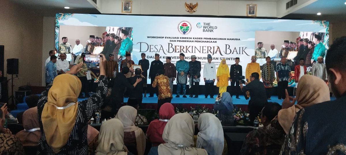 arbi_tri's tweet photo. Mari bersama memperkuat peran Tenaga Pendamping Profesional dan Kader Pembangunan Manusia dalam percepatan penurunan stunting menuju Zero Stunting dan Desa Berkinerja Baik 2025
#KemendesaPDTT #DesaBerkinerjaBaik #Stunting #Workshop #PembangunanManusia #TPPJayadiDaratLautdanUdara https://t.co/Hn2QRVTP6u