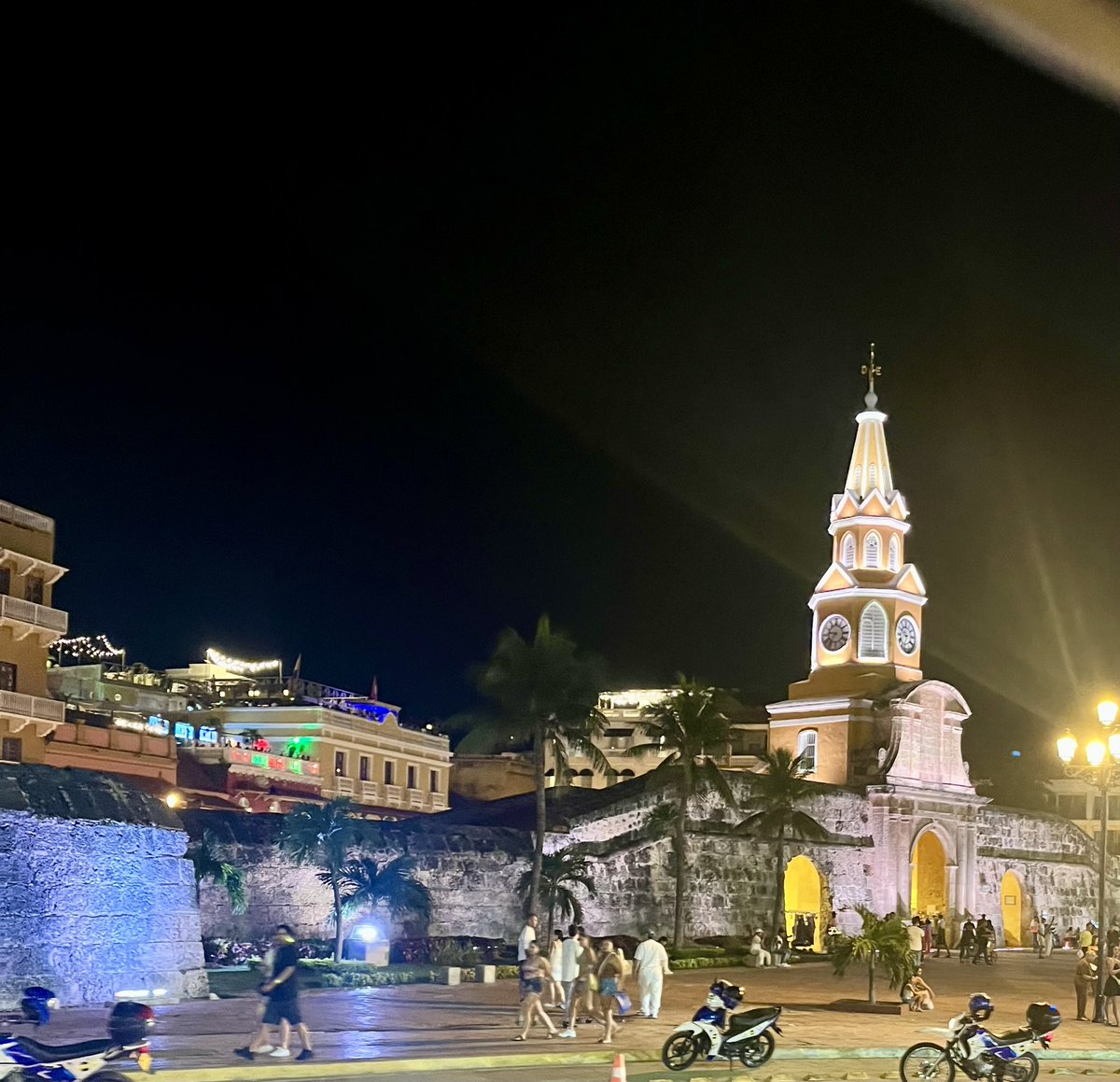 HayMeyMey's tweet photo. Oh yeah I was in Colombia last week and it was lovely. https://t.co/I8gdSzFZGc