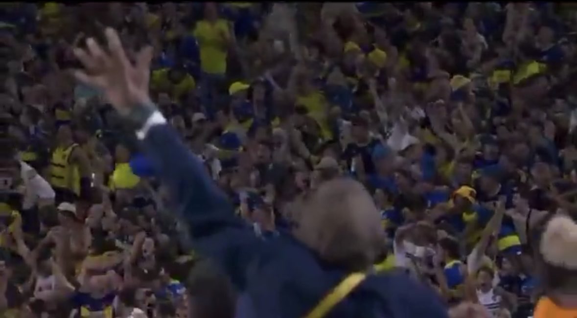 Me quedo con esto. El puño en alto, ese gol al Bayern Munich.