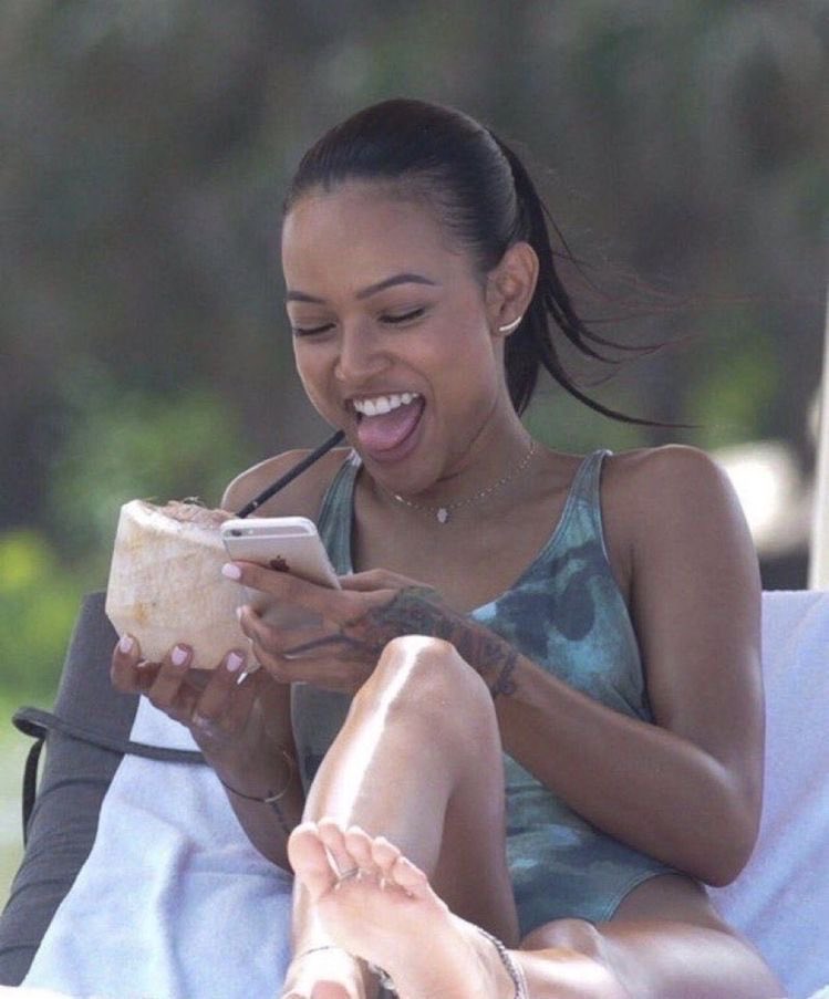 Me scrolling down the timeline tonight cause da Jankees lose