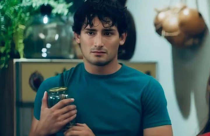 Fandom listos para otro capítulo más?? 

YA BESENSE TONALÚ 
#AmanecerConEmilio