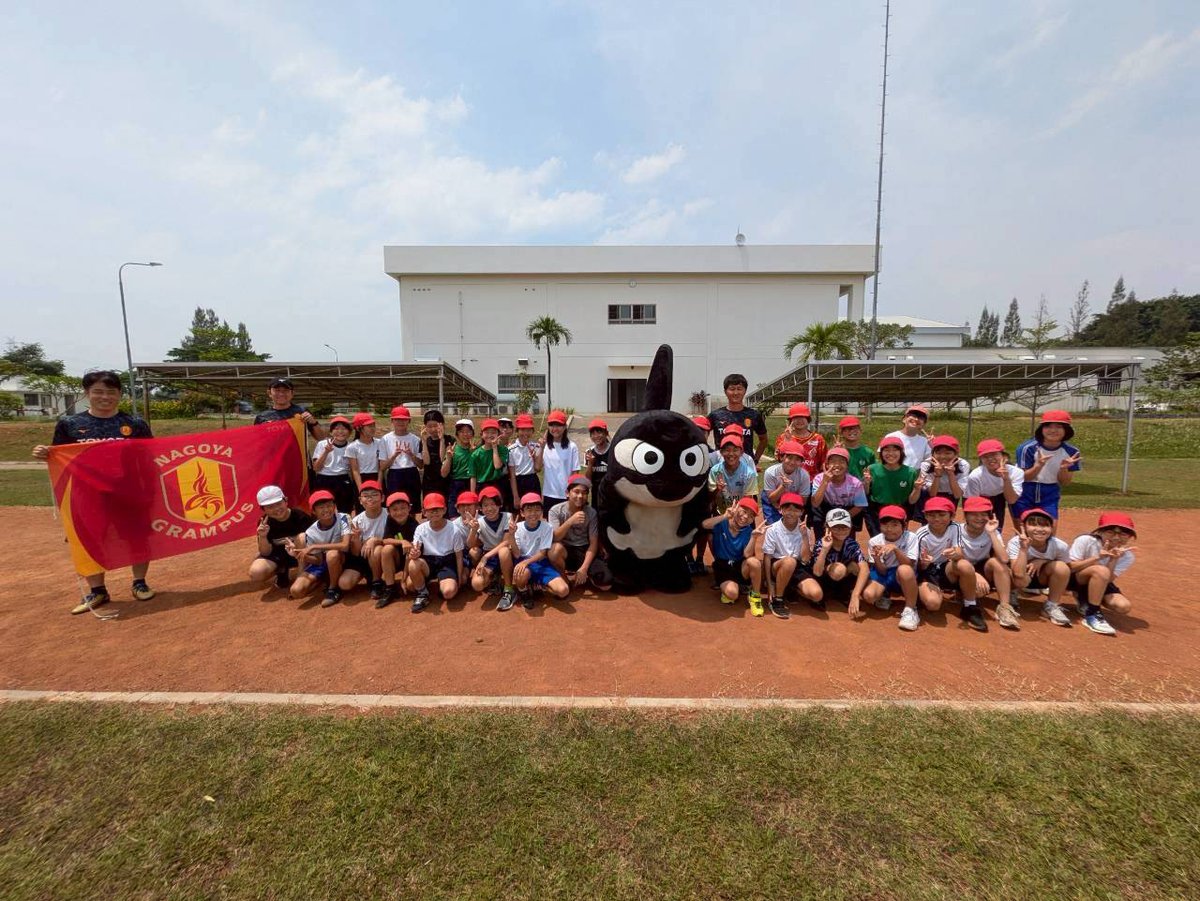 nge_official's tweet image. インドネシア・ジャカルタでイベント出演やサッカークリニックを開催⚽

インドネシアはサッカー人気が高く、熱狂的なサポーターが多くいることで知られています🔥「Open mind for the Grampus Family.」を合言葉に、グランパスファミリーの輪を世界中に広げる活動を進めてまいります✨

レポート📝…