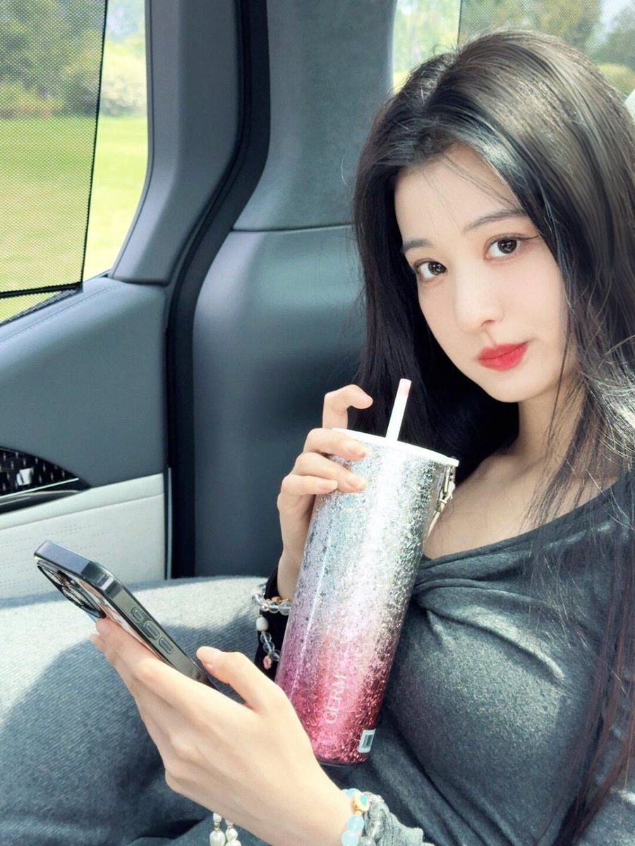 GLOBALWCR's tweet photo. 251008 Actress #WangChuran shares new photos on Xiaohongshu.

#王楚然 https://t.co/JI8Geseh6h