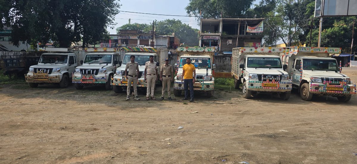 thetimepress_'s tweet image. "🚨Singrauli Police cracks down on animal cruelty! Jiyawan team seizes 6 pickups crammed with 36 buffaloes near Umarhar village, Lohra Dam—inhuman smuggling busted. Legal action underway. Stand against brutality!  #Singrauli #AnimalCruelty #StopSmuggling #PoliceHeroes #ViralNews