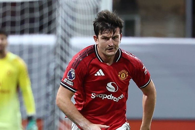 gianboni14's tweet photo. INFORMACIÓN ℹ️ 
Según medios ingleses 🏴󠁧󠁢󠁥󠁮󠁧󠁿, Harry Maguire negocia renovar con el Manchester United mientras recibe ofertas de clubes saudíes; quiere quedarse, aunque con posible rebaja salarial.
#TransferNews #ManUnited #ManUTD #MUFC #PremierLeague https://t.co/WHGZz4Uy4z