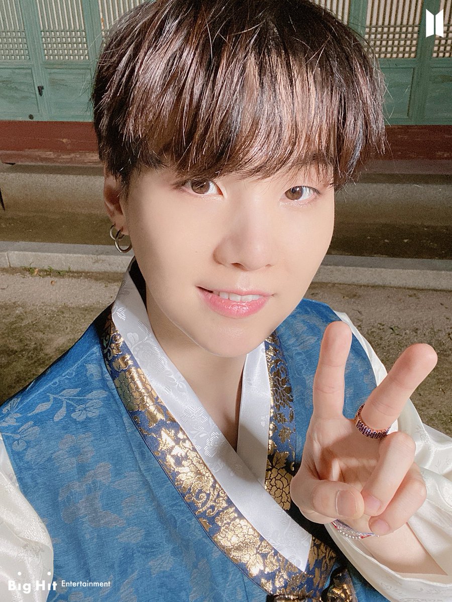 daily yoongi selca ⟭⟬⁷ ʙᴛꜱ ʏᴇᴀʀ (@dailysugaselca) on Twitter photo 