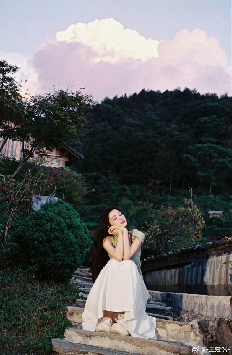 GLOBALWCR's tweet photo. 251006 Actress #WangChuran stuns in a new photoshoot for Mid-Autumn Festival.

#王楚然 https://t.co/C1s1R1vtR1