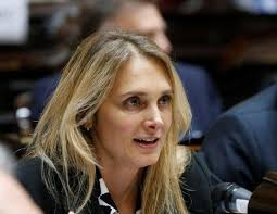 LClipping19203's tweet photo. @GabrielaBrouwer presentó una moción de privilegio en la que recordó que el 3 de noviembre se cumplirán 30 años desde del atentado en la fábrica de armas de Río Tercero y reclamó que “El Estado sigue sin dar respuestas a las víctimas”. https://t.co/BLtjFFTpzi