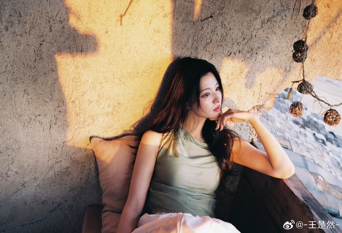 GLOBALWCR's tweet photo. 251006 Actress #WangChuran stuns in a new photoshoot for Mid-Autumn Festival.

#王楚然 https://t.co/UouZ0LlMZs