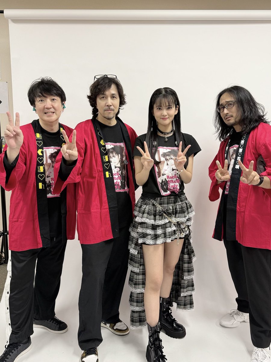 staff_aguri's tweet image. #あぐぽん3rdライブ 見どころ紹介②

当日は最後列にいたので
配信だと「あぐぽんここはこんな表情で歌ってたのか」と新たな発見もあり🧐💫 
歌の雰囲気に合わせて細かく演奏を変えていくバンドもすごい💪
 「夏夢花火」がロックンロールだった🎸🔥🎆(D井上)

#あぐぽん失恋ロック