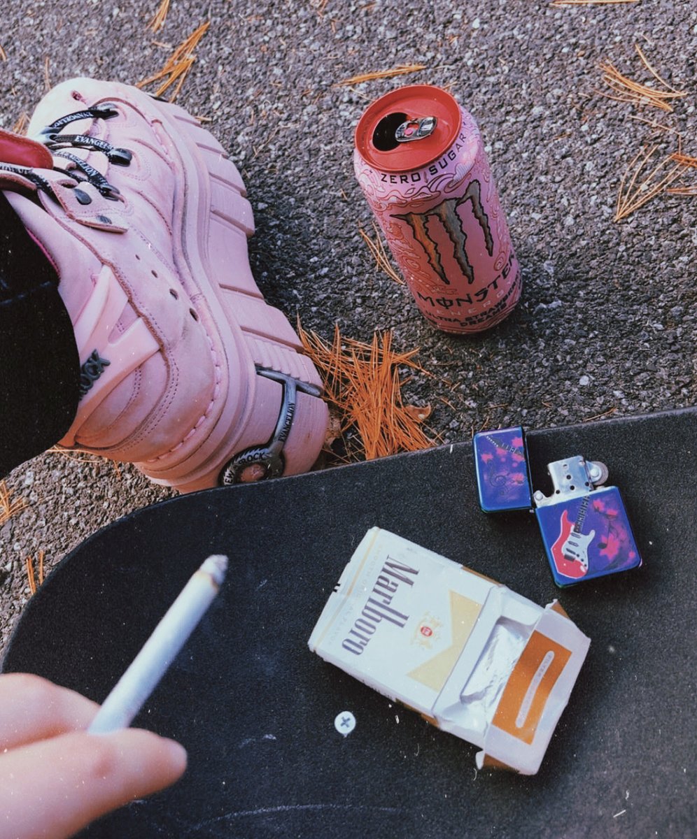 oxycodone_xr's tweet image. ✧༺ motherfuck a future, counting down til i die
☁️ the days roll by, i just wanna get high…
never ever sober, i need drugs for my composure &amp;lt;3 ༻✧
