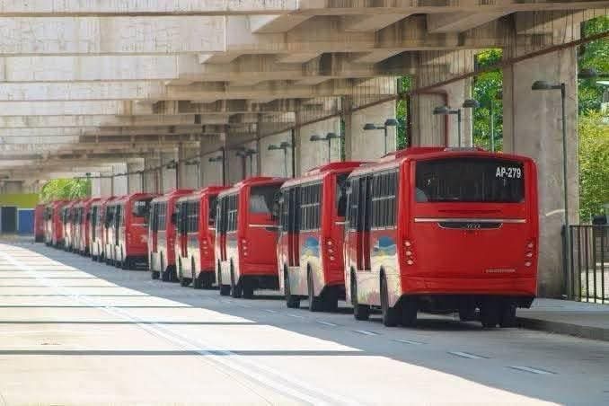 #SociedadAcapulco 
Sin previo aviso aumenta a $13 pesos el <a href="/acabusoficial/">Acabús</a> en #Acapulco