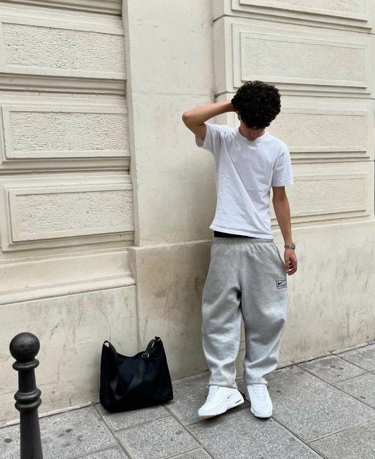 unhingedpetite's tweet photo. @taintedbirth odd way to pass but wearing stereotypical boy clothes instead of alternative fashion really helps as most (MOST NOT ALL) cis men dress the same, pic linked below https://t.co/MFXPfjZGzj