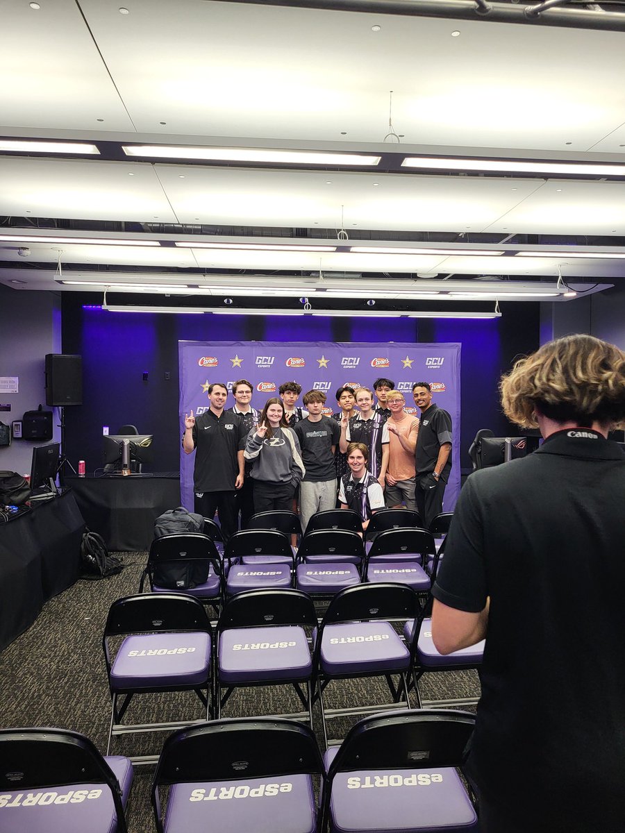 Big shout out to <a href="/Esports_GCU/">GCU Esports🦌</a> <a href="/DeShongJason/">Jay</a> and their amazing Esports program.  <a href="/reveal_rl/">SSG reveal</a> and I dropped by Monday for their double header. It was great to support/meet a local Collegiate team and their fans.  Thanks to <a href="/Spacestation/">Spacestation Gaming</a> for donating the jerseys. 
Go Lopes!