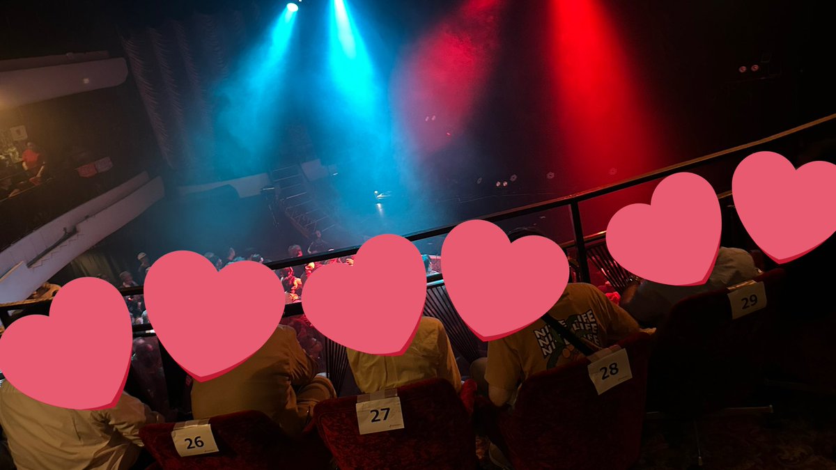 tgs_jump's tweet photo. やっと、東京のダンス振り返り！！
ツーマン入ったことなかったけど、職場の先輩がフィロソフィー興味ある！ってことで追加見切れ席で参加！めっちゃ豪華な席で驚き🤣立てば十分見れたし、現場続きの先輩はゆっくり座れて見れて良かった〜。先輩は交換日記が1番気に入ったらしい🙌 https://t.co/JKmFjHycAg