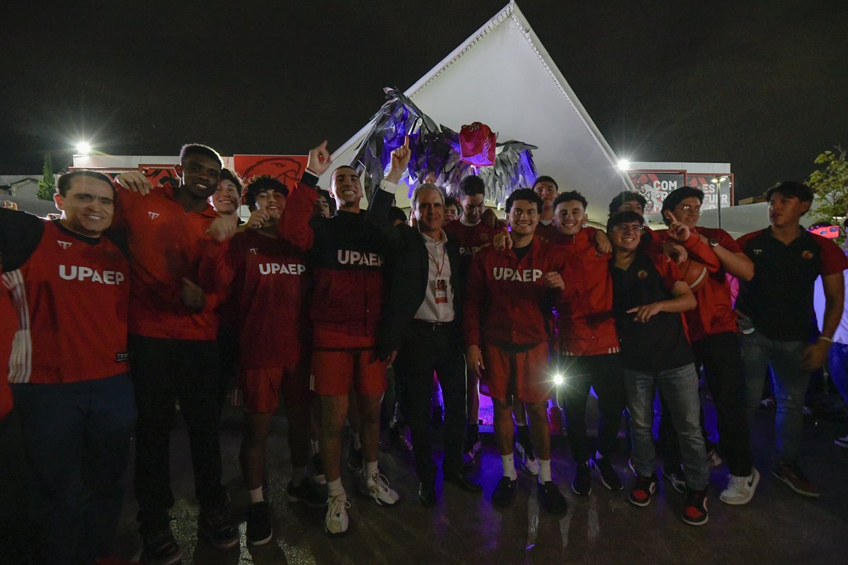 Felicitaciones a nuestras <a href="/AguilasUPAEP/">Águilas UPAEP 🦅</a> por su victoria en el clásico. Su esfuerzo, disciplina y espíritu deportivo son reflejo de los valores que nos distinguen. Sigamos volando alto y representando con orgullo a nuestra Universidad.