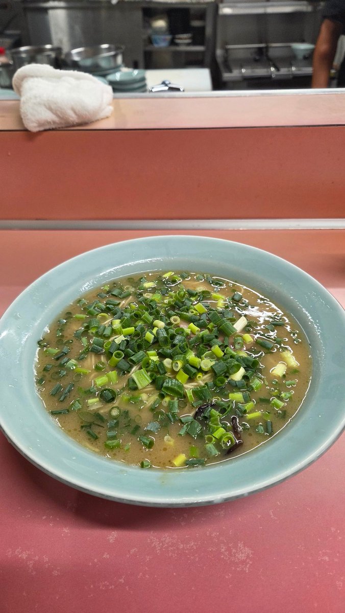 長浜家さん
ラーメン 青ネギ増し

これぞ元祖長浜ラーメン！
魚介ではなく豚骨で食わせる1杯🐷
最高に美味かったです！
ご馳走様でした🙇‍♂️