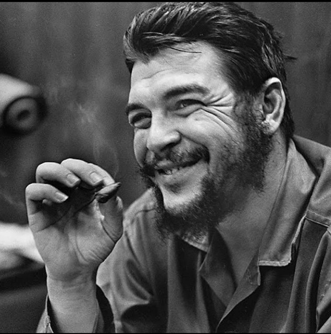Nereye baksan sömürü, yoksulluk..
Bunların düzelmesi için değişiklikler yetmez, bir devrim gerekir..
#CheGuevara 
Hep kalbimizdesin kumandan.