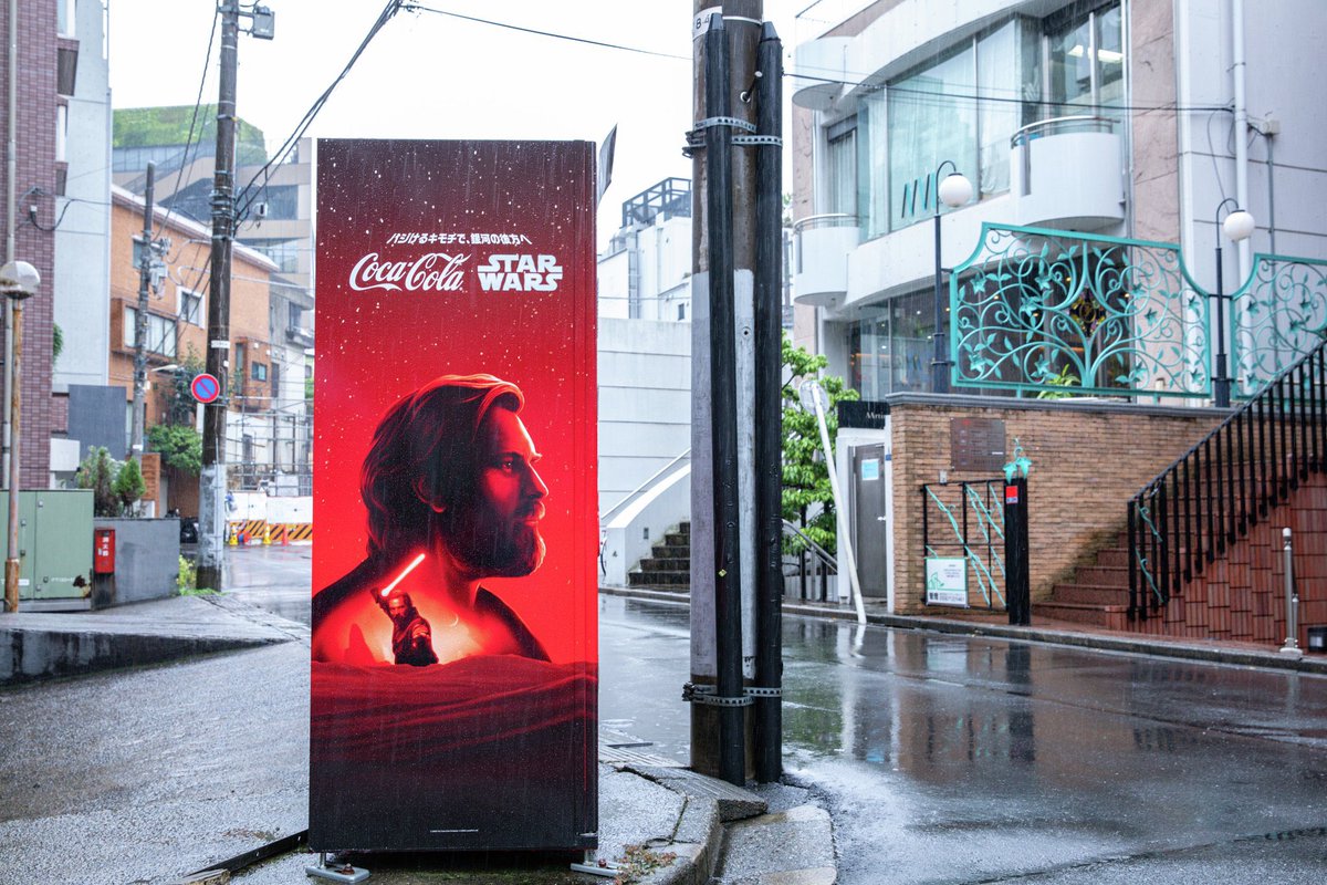 A Coca Cola x Star Wars vending machine in Japan 🇯🇵