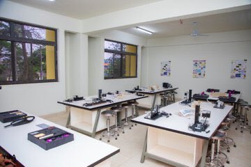 Elcapitano941's tweet photo. @1GadaGh @advantpope1 @kwadwosheldon Show me any E-Blocks better than this state of the art STEM schools. No wonder these JHS graduates are rejecting the bushy E-Blocks https://t.co/NalGR4aEcD