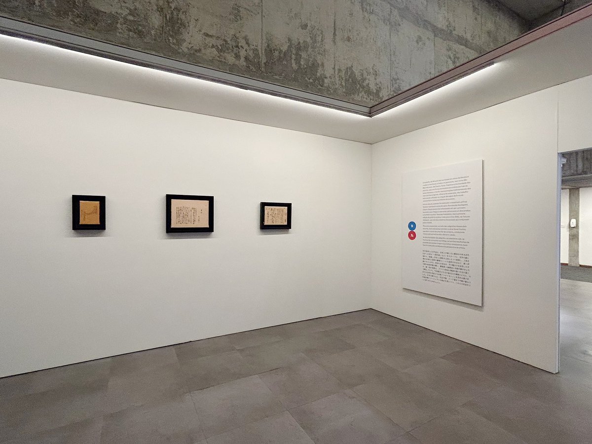 arimnm's tweet photo. 🇧🇷✨サンパウロで『Antípodas: tão distantes, tão próximos』展が始まりました🇯🇵✈️ 新作としてブラジル移民のお話、第一回芥川賞受賞作品の石川達三『蒼氓』を展示しています！地球の裏側で展示ができる日が来るとは感激 https://t.co/j4wfINRznd