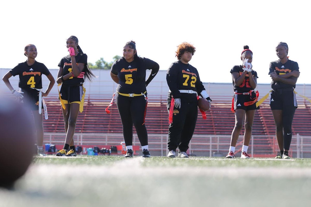 ComptonUnified's tweet image. 🎓💙 This afternoon, our amazing Lady Dons Flag Football seniors were celebrated at @DominguezHSDons — honored for their hard work &amp;amp; commitment on and off the field! 🙌🏾✨Then the team faced Gahr. 

#ComptonUnified #DominguezDons #GirlsFlagFootball #SeniorDay #WeAreCompton
