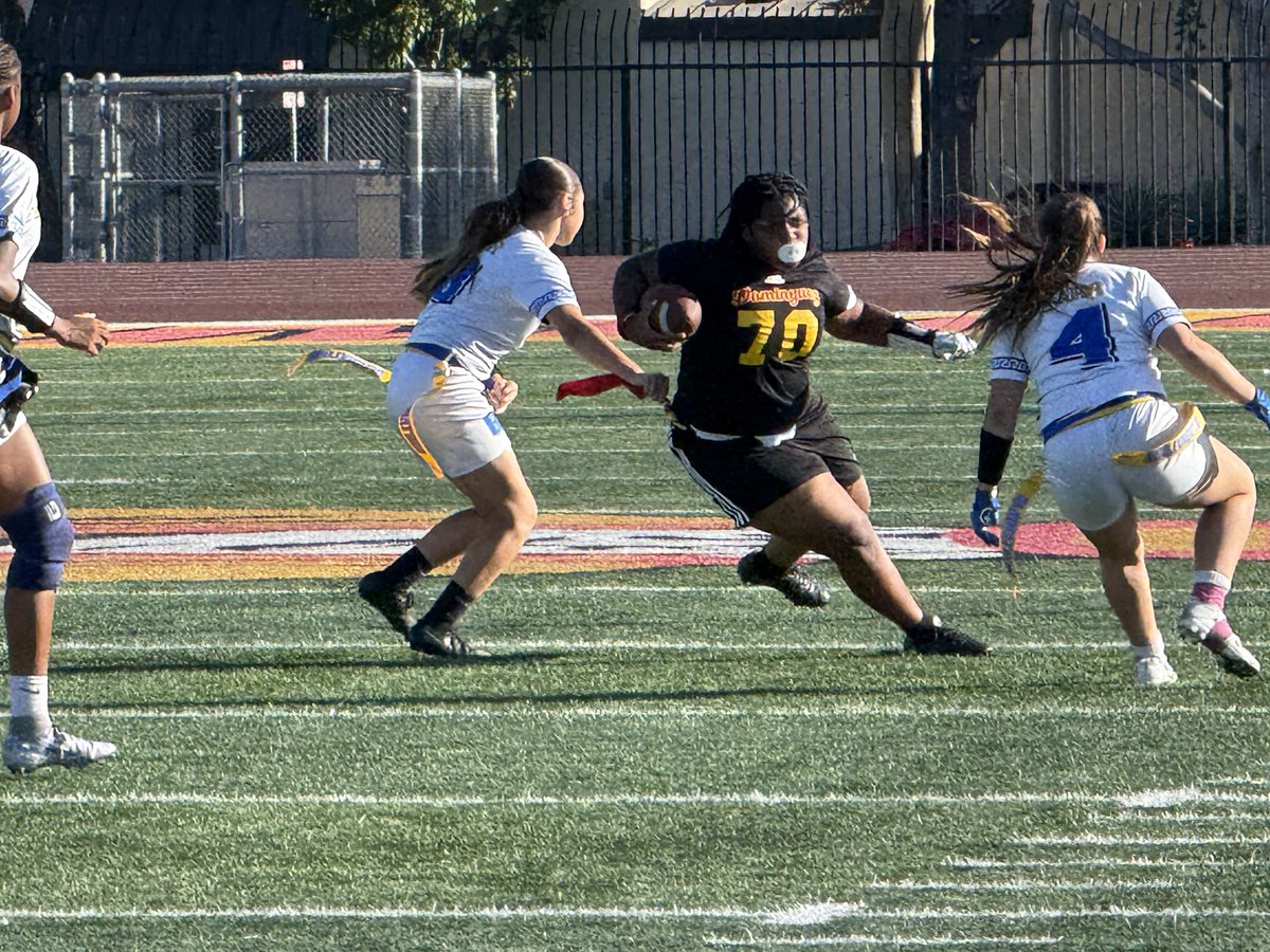 ComptonUnified's tweet image. 🎓💙 This afternoon, our amazing Lady Dons Flag Football seniors were celebrated at @DominguezHSDons — honored for their hard work &amp;amp; commitment on and off the field! 🙌🏾✨Then the team faced Gahr. 

#ComptonUnified #DominguezDons #GirlsFlagFootball #SeniorDay #WeAreCompton