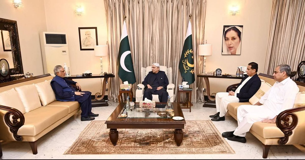 صدرِ مملکت آصف علی زرداری سے نائب وزیرِاعظم اور وزیر خارجہ اسحاق ڈار اور اسپیکر قومی اسمبلی ایاز صادق کی نوابشاہ میں ملاقات

وفاقی وزیر داخلہ محسن نقوی بھی ملاقات میں موجود

ملاقات میں ملک میں سیکیورٹی اور سیاسی صورتحال کا جائزہ لیا گیا

علاقائی اور عالمی امور پر بھی بریفنگ دی