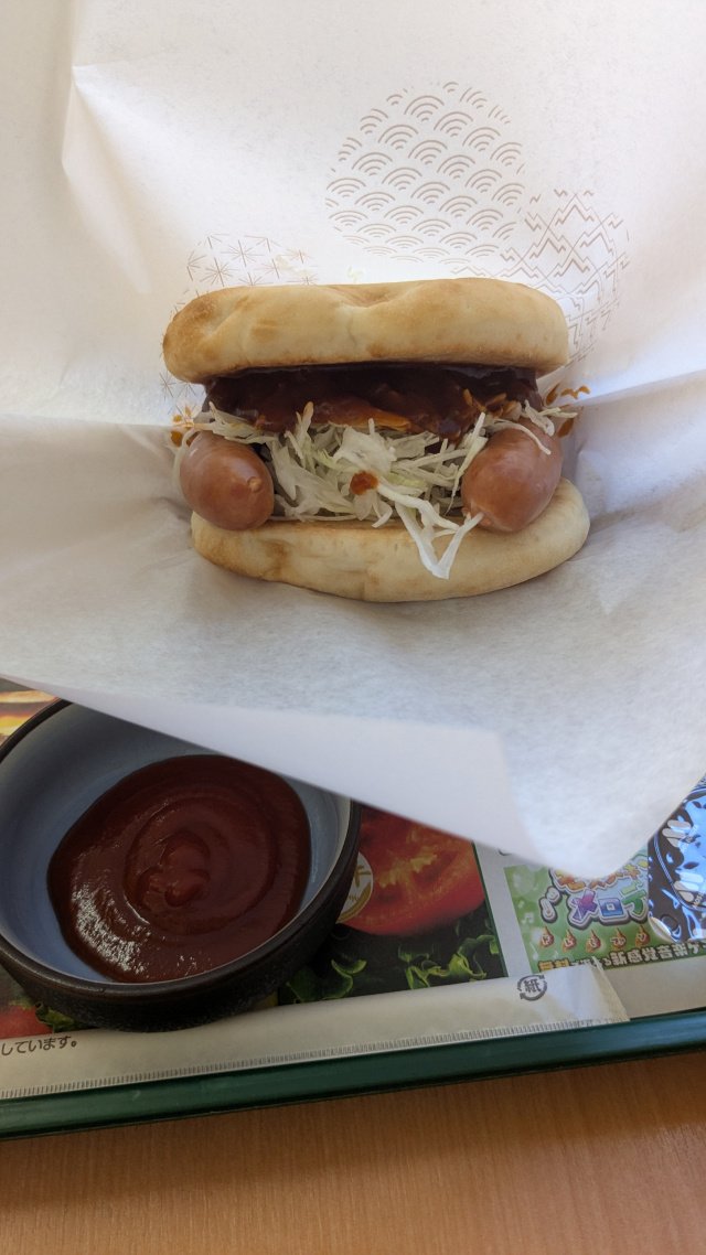 lipbalmplus's tweet photo. モスバーガーにて バーベキューフォカッチャ をいただいています。 
#mosburger #mos #hamburger #モスバーガー #モス #ハンバーガー  #モスで撮ってみた #モス部 #私の好きモス #スパイシーモスバーガー #ポテト
 #バーベキューフォカッチャ #ケチャップ付けて https://t.co/JgPgPiXBB8