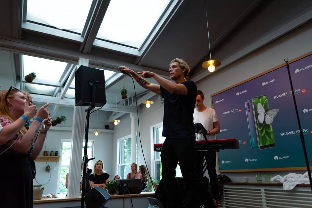 Doing what I love the most, being on stage in front of a great crowd on a beautiful spring afternoon 😎🙏🏻 Thanks to Huawei for having me today and thank you to all of you who showed up 🤩🤳 <a href="/HuaweiMobileAU/">huaweimobileau</a> #SeeMore #Huaweip20Pro