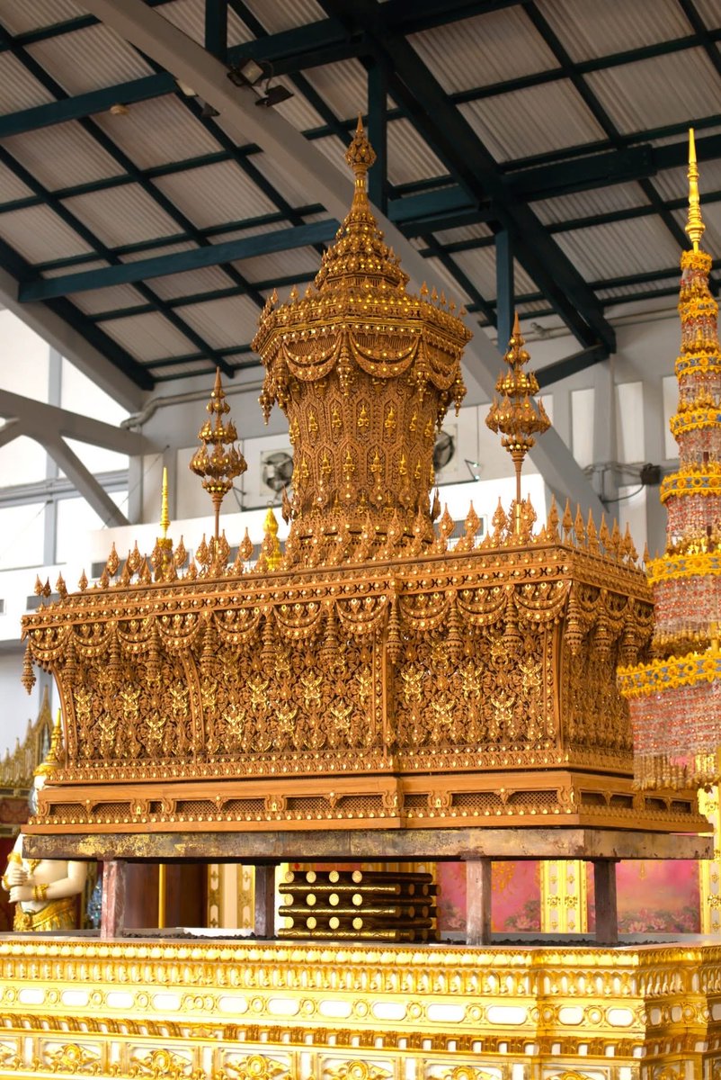 taro757's tweet photo. พิพิธภัณฑ์สถานแห่งชาติ นำพระโกศจันทน์ และหีบพระบรมศพจันทน์ และพระจิตกาธานองค์จริง ที่ใช้ในพระราชพิธีถวายพระเพลิงพระบรมศพ พระบาทสมเด็จพระบรมชนกาธิเบศร มหาภูมิพลอดุลยเดชมหาราช บรมนาถบพิตร มาจัดแสดงให้คนไทย และต่างประเทศได้ชม ณ โรงราชรถ โดยสามารถเข้าชมได้ในวัน พุธ-อาทิตย์ เวลา 9.00-16.00 น

#คิดถึงคนบนฟ้า