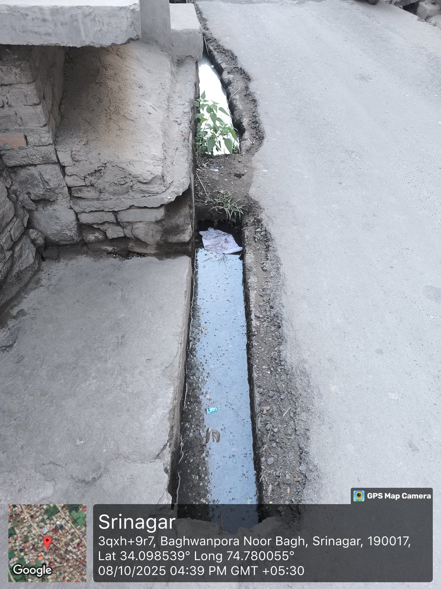 RaashidRehman_'s tweet image. Due to drain blockage, dirty water is entering homes and creating unhygienic conditions. Residents are facing serious inconvenience.

Kindly look into this urgently and clean the drains. 🙏
Ward 18 

@SMC_Srinagar @SMC_24x7
#CleanSrinagar #PublicHealth #SMC #Srinagar