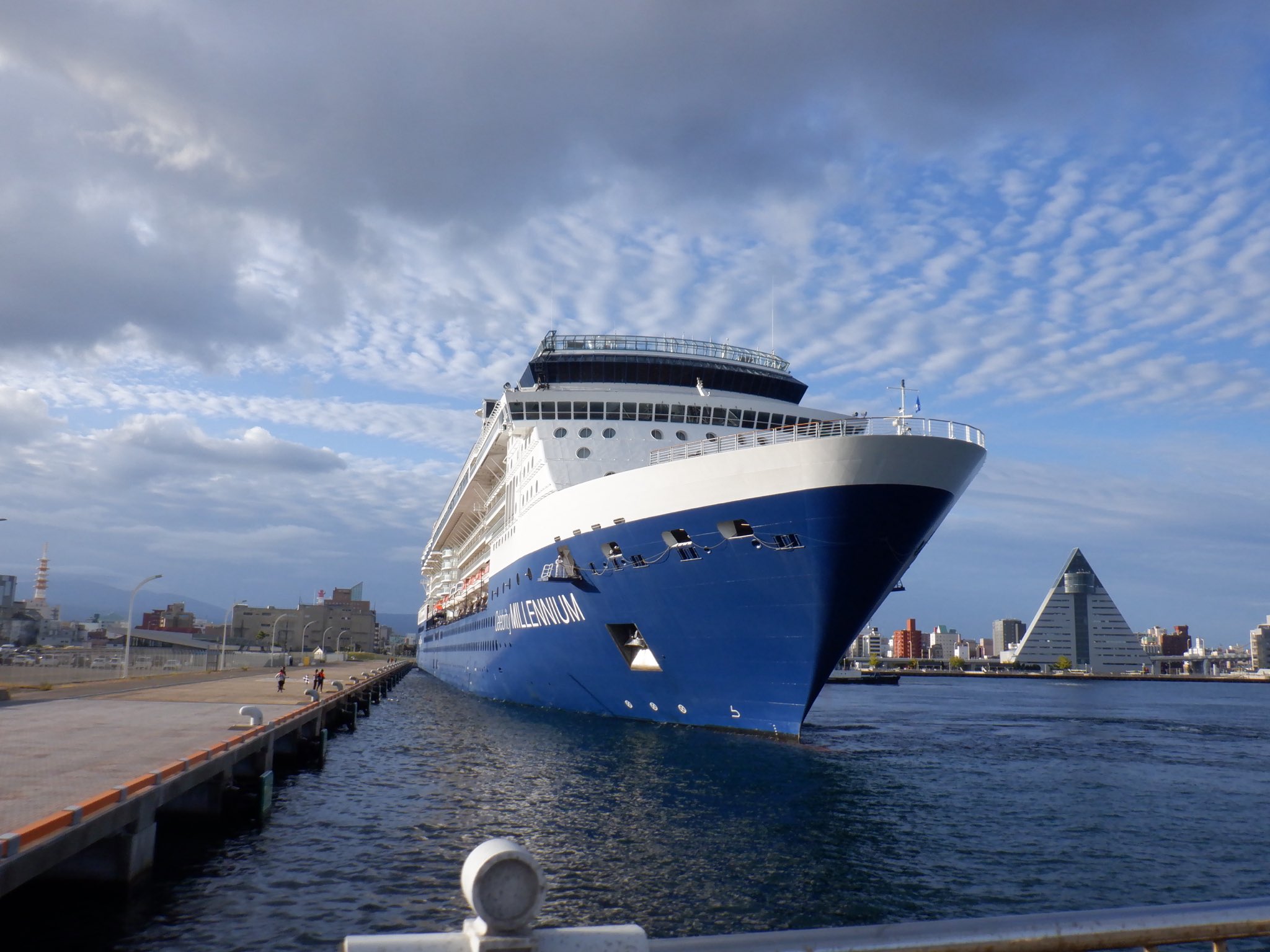 F8三陸海岸 巨大船 ケープサイズバルカー「 MINERAL HIROSHIGE 」建造は今治