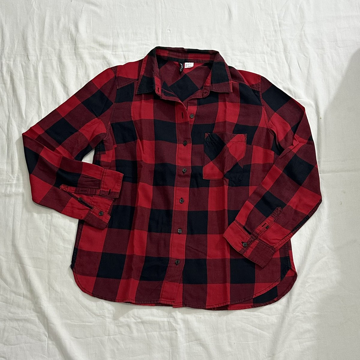 mochieuww's tweet photo. thread | rangkuman preloved kemeja sama kaos kerah aku, bisa buat kerja kuliah, tb 150-160 size mostly s-m, domisili semarang, bisa oren, negotiable https://t.co/hOZi3K7ah2