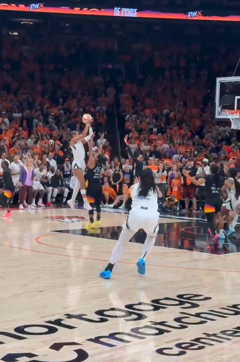 CWilliamson44's tweet image. Meg Gustafson is hilarious bruh lmaoo.