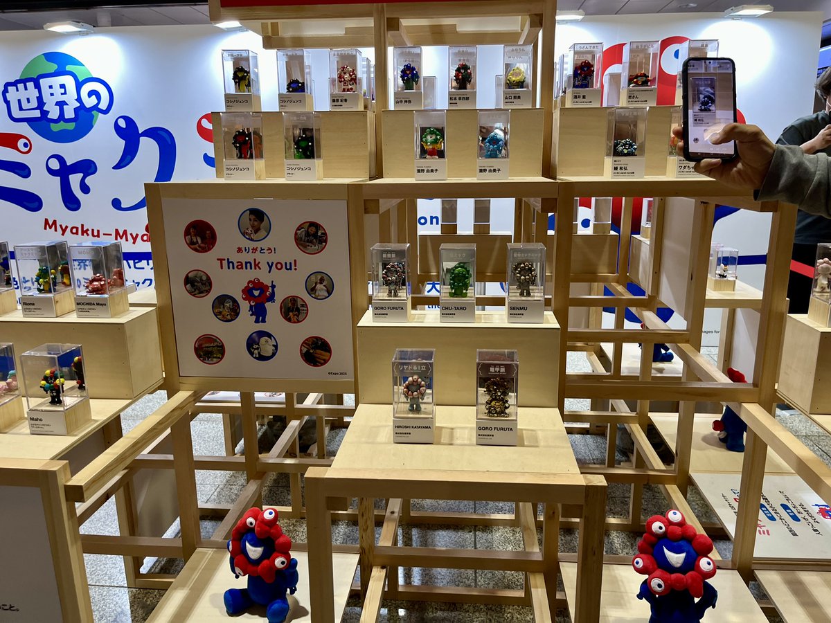 singdancer's tweet photo. JR大阪駅で開催中の「世界のミャクミャク展」
現在並びから観覧終了まで30分。
#ミャクミャク展 
#ミャクミャク 
#EXPO2025 
#万博 https://t.co/bPyiU1yuxN