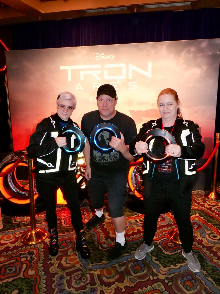 DisneyStudios's tweet image. Fans celebrated #TronAres with a Triple Feature Screening at The @ElCapitanThtre.

Experience the film in theaters this Friday: Fandango.com/TronAres