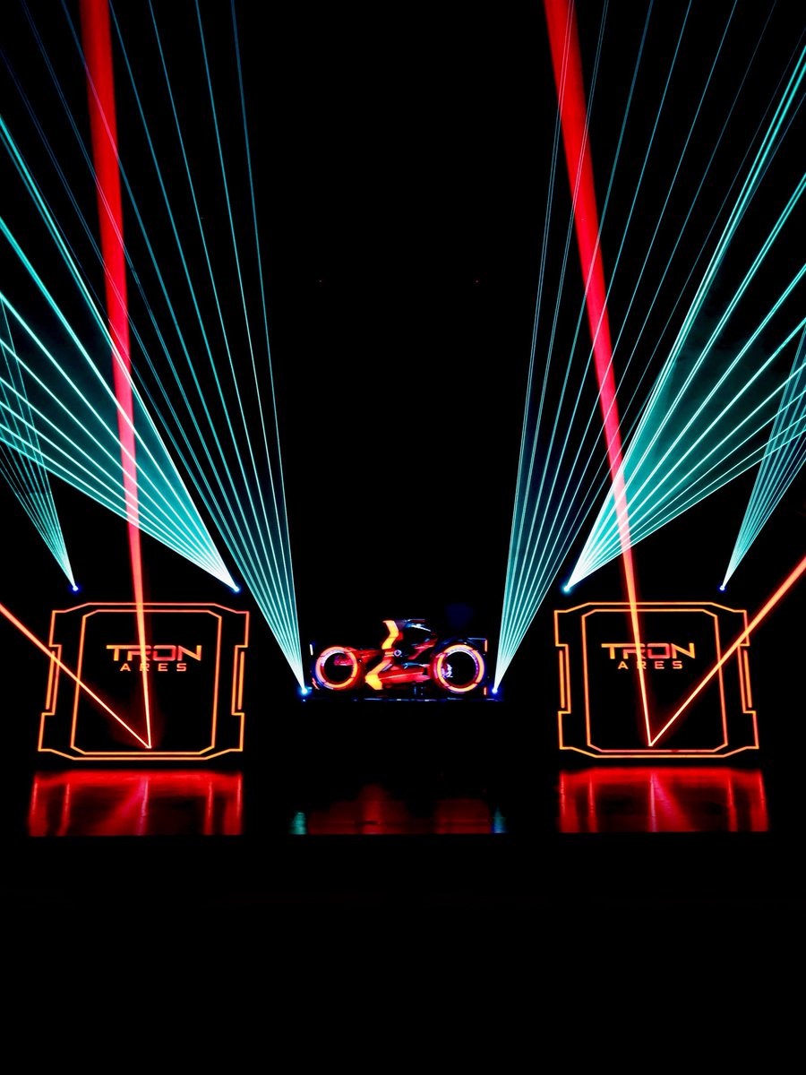 DisneyStudios's tweet image. Fans celebrated #TronAres with a Triple Feature Screening at The @ElCapitanThtre.

Experience the film in theaters this Friday: Fandango.com/TronAres