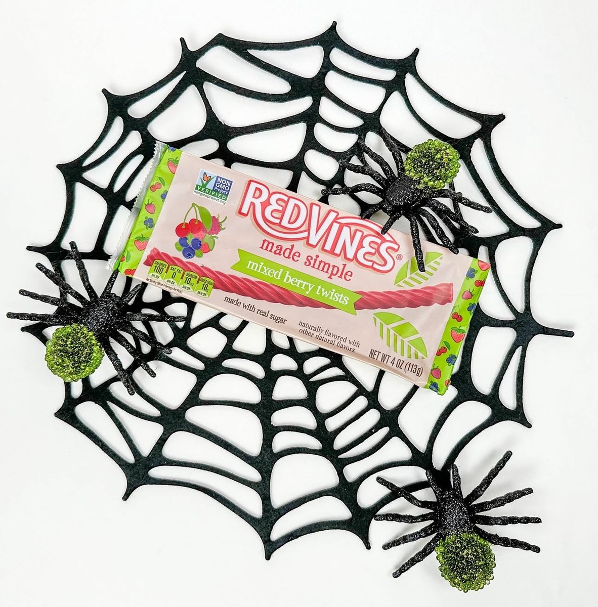 This Halloween, enjoy our DYE-FREE, NON-GMO fruit licorice in Mixed Berry! Made with real cane sugar &amp; plant-based. Share the sweet vibes! 👻 🎃 bit.ly/3pGkP9B

#RedVines #PeaceLoveAndVines