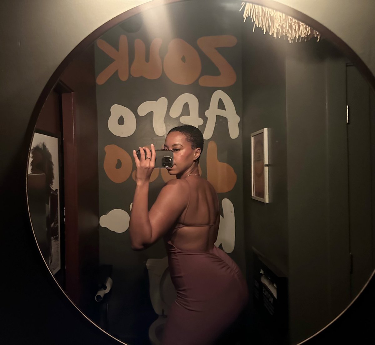 The way I love a mirror pic should be studied.