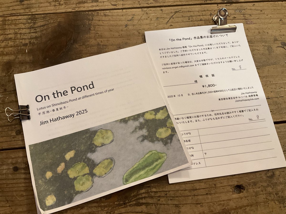 RAINBOWSEEDSJP's tweet photo. 彼の仕事の記録を残したいと
作り始めた作品集は今年で4冊目

全ての作品に彼のエッセイを載せています
小さな挿絵はこの本のために新しく描きました

新作の完成はもう少し先になりますので
只今、ご予約を承っております📖
お気軽にお声がけくださいませ🥰🌈 https://t.co/gJh0QJz4gp