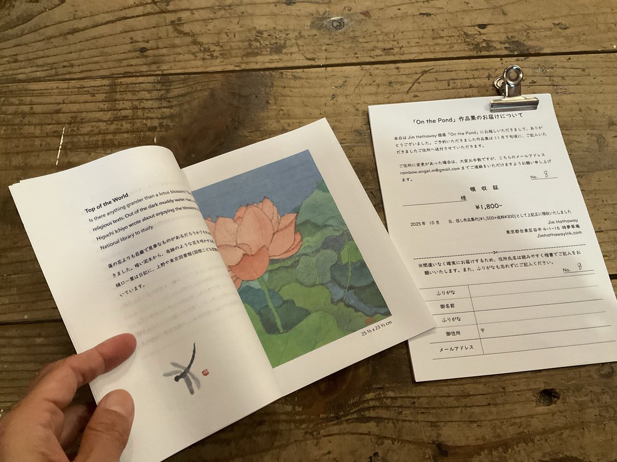 RAINBOWSEEDSJP's tweet photo. 彼の仕事の記録を残したいと
作り始めた作品集は今年で4冊目

全ての作品に彼のエッセイを載せています
小さな挿絵はこの本のために新しく描きました

新作の完成はもう少し先になりますので
只今、ご予約を承っております📖
お気軽にお声がけくださいませ🥰🌈 https://t.co/gJh0QJz4gp