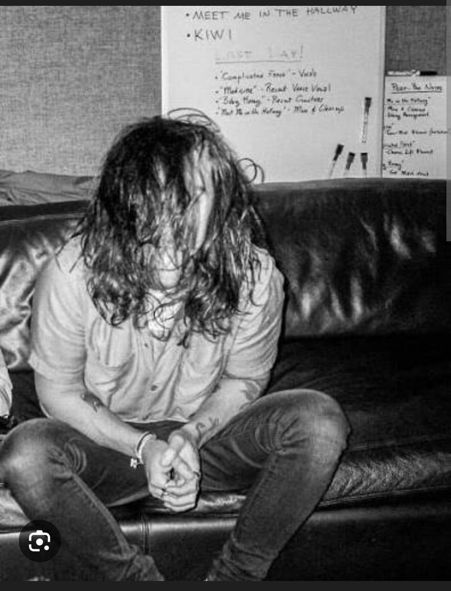 belbustos9's tweet photo. El idiota de harry styles se corto su cabello el 6 de mayo del 2016, pero tiene videos de cuando grababa su 1 álbum en  solitario antes de cortarselo... 
Queres seguir haciendo cuentas o seguirás en negación? https://t.co/RpZ1aclNor