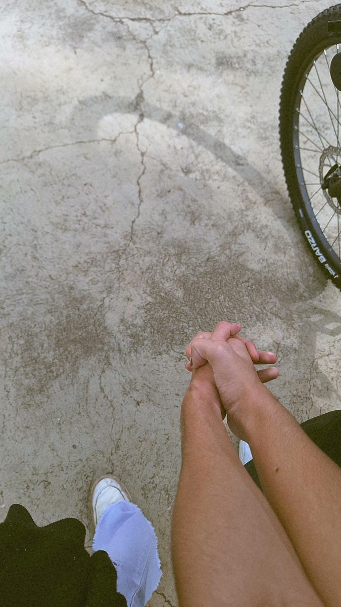 gcd_tm's tweet photo. Costumávamos viver um só momento, e é por isso que sempre estávamos juntos. Ainda que as coisas estivessem ruins, era só em você que eu sentia o mundo parar. Confesso que ainda estou aprendendo a não ter uma casa para voltar quando a tempestade cai. Aprendendo a não ter seu jeito https://t.co/Ol3lBnW7RH