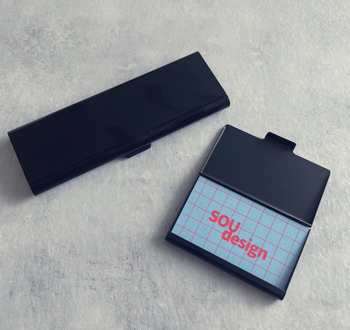 sou_design2409's tweet image. 常用の名刺入れとは別に、
鞄に忍ばせておける用を探してて、MUJI Laboの名刺入れを購入🤲

マットな黒がシックでかっこいい。
しかも700円くらい。
ついでにペンケースも買ってしまった🫣

#デイトラコミュニティ
#Webデザイン