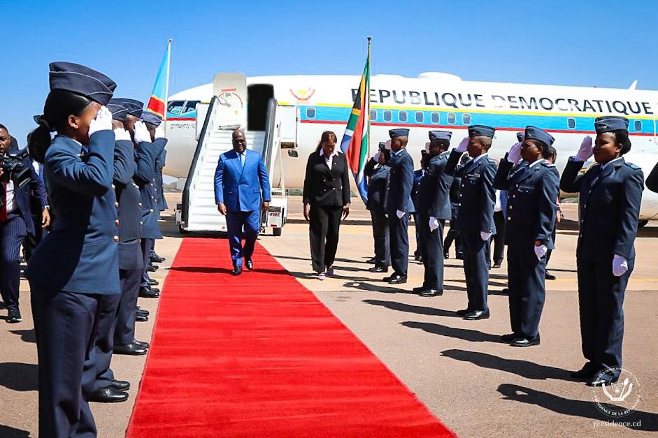 #RDC|🇨🇩Le Président de la République, Félix Tshisekedi, est arrivé  mercredi en début de soirée à Bruxelles, en Belgique, pour participer à la deuxième édition du Global Gateway Forum, qui se déroulera du 9 au 10 octobre. À son arrivée à l'aéroport militaire de Bruxelles, il a